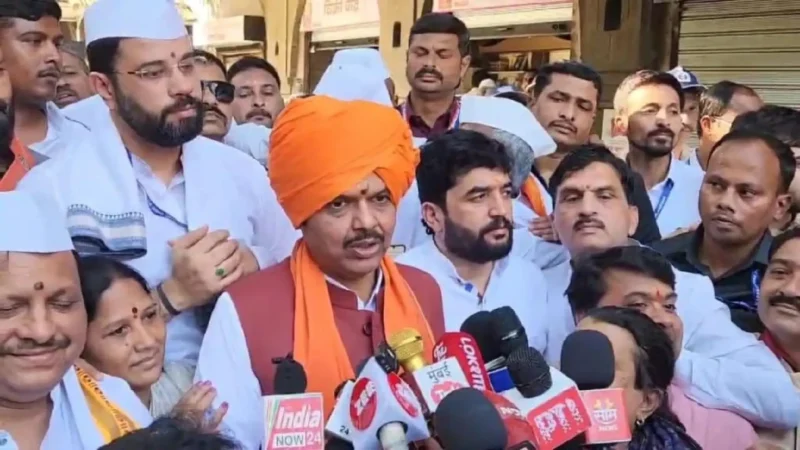 Devendra Fadnavis In Alandi