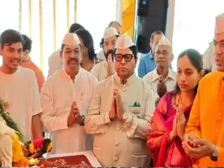 Pune Festival Welcomes Bappa with Grandeur; PMRDA Chief Abhijit Chaudhary Performs Puja and Aarti