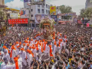 Shrimant Bhausaheb Rangari Ganpati | ‘श्री गणेश सुवर्णधाम’ में विराजे श्रीमंत भाऊसाहेब रंगारी बप्पा; पं. हरिप्रसाद चौरसिया ने की प्राण प्रतिष्ठा (Videos)