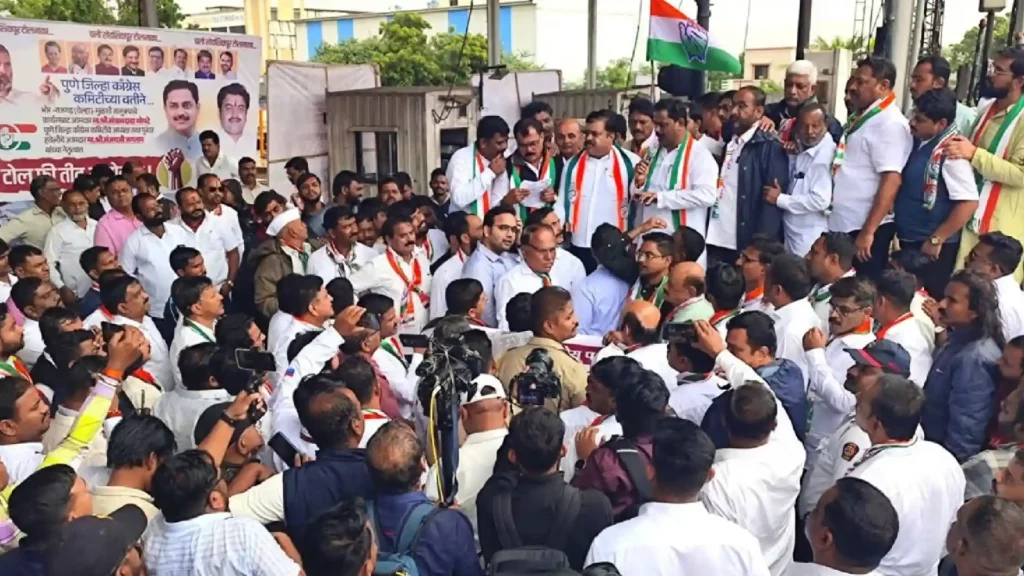 Congress Protest At Pune Satara Highway