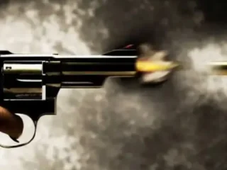 Pune Crime News | कौटुंबिक वादातून कसबा पेठेत गोळीबार ! जखमी पतीवर उपचार सुरु