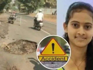 Accident On Pune Pandharpur Palkhi Marg | पुणे-पंढरपुर पालकी हाईवे के नीरा-लोणंद परिसर में गड्ढे में बाइक गिरने से युवती की मौके पर ही मौत, दो लोग गंभीर रुप से जख्मी