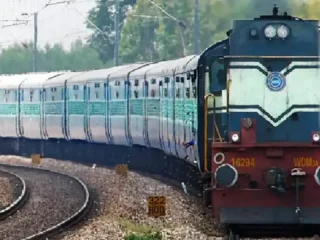 Pune-Ernakulam Express | रेल्वे यात्रियों के लिए महत्वपूर्ण खबर! पुणे- एर्नाकुलम सुपरफास्ट एक्सप्रेस 2 महीने के लिए रद्द