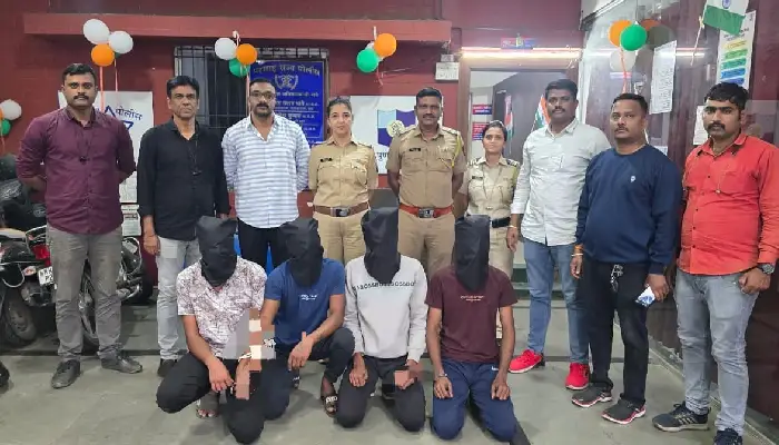 Pune Crime News | Bibwewadi police caught four people within 8 hours who tried to murder a young man by attacking him with an axe