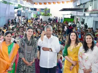 Chandrakant Patil | राखीच्या धाग्यातून उमटली कृतज्ञतेची भावना ! ना. चंद्रकांतदादा पाटील यांना वस्ती भागातील असंख्य मातांनी बांधली राखी