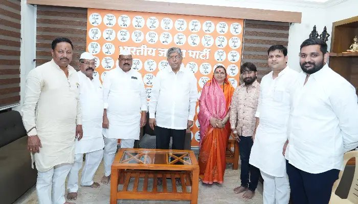 Chandrakant Patil | Momentum for road and drainage works in Mhalunge village! Delegation from Mhalunge village holds discussions with Chandrakant-dada Patil.