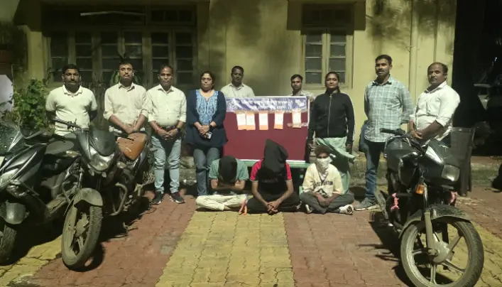 Pune Crime News | Anti-narcotics team caught four people who came to sell mephedrone and seized goods worth 4.5 lakh