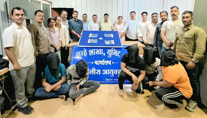 Pune Crime News | Pune: The Crime Branch's Unit 2 team caught 5 skilled criminals and seized 4 pistols and 6 live cartridges.