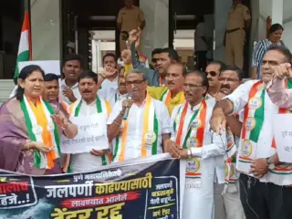NCP (SP) Protest In Pune | खड्डे, जलपर्णी आणि पूरस्थितीच्या प्रश्नांवर राष्ट्रवादीचे महापालिकेत आंदोलन