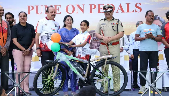Pune On-Cycle Rally | Spontaneous participation by 5,000 Punekars for 'Fit India' and a pollution-free Pune; 5,000 residents take to the streets for a healthy lifestyle and a pollution-free city.