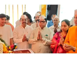 Pune Festival’s Bappa | पुणे फेस्टिव्हलच्या बाप्पाची विधिवत प्रतिष्ठापना; पीएमआरडीए आयुक्त अभिजित चौधरी दाम्पत्याच्या हस्ते पूजा-अर्चा