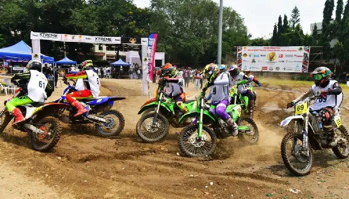 Pune Festival 2026 | Youthful enthusiasm at the dirt track competition during the 38th Pune Festival.