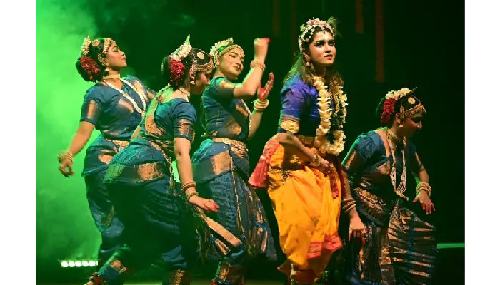 Pune Festival 2026 | 'Sambhavami Yuge Yuge' receives a housefull response for its compelling performance.