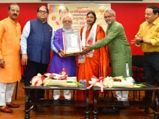Pune Festival | ‘बालभारती’च्या 60 वर्षांच्या शैक्षणिक प्रवासाचा पुणे फेस्टिव्हलकडून गौरव ! संचालिका अनुराधा ओक यांचा सन्मान