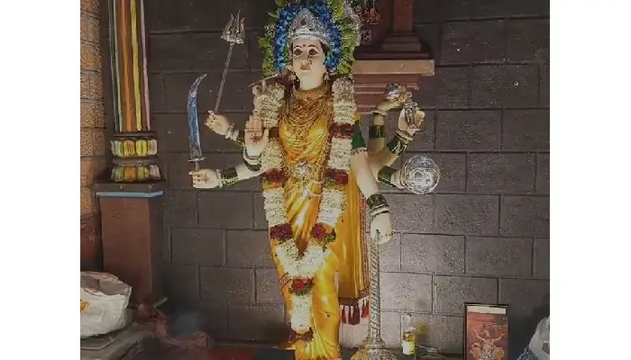 Nava Vishnu Chowk Mandal, Pune | Pune: Commendable initiative by Nava Vishnu Chowk Mitra Mandal for Navratri; distribution of clothes and dry-fruit laddoos to newborn baby girls at Sassoon Hospital (Video).