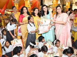 Shri Mahalaxmi Mandir, Sarasbag | देवीस्वरूप असलेल्या 108 मुलींचे श्री महालक्ष्मी मंदिरात कन्यापूजन ! श्री महालक्ष्मी मंदिर, सारसबागतर्फे आयोजन; विविध शाळेतील मुलींचा सहभाग (Video)