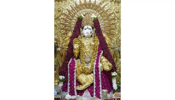 Shri Mahalaxmi Temple Sarasbaug | Shri Mahalaxmi Temple, Sarasbaug: Shri Mahalaxmi Devi in front of Sarasbaug decorated with golden clothes! The goddess adorned with a 16-kilo gold saree