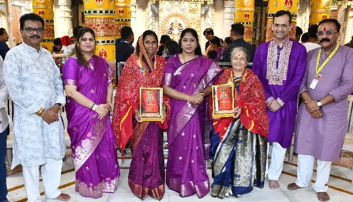 Shri Mahalaxmi Temple Sarasbaug | At Shri Mahalaxmi Temple, runaway girl Diana Pandol, Oxygen woman Sumedha Chitale, and Satyabhama Deshmane from Snehvan were honored with the ‘Nari Tu Narayani’ awards (Video)