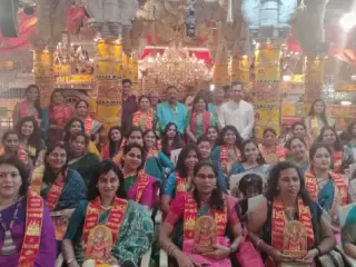 Shri Mahalaxmi Mandir Sarasbaug | श्री महालक्ष्मी मंदिरात केसरी टुर्सच्या संचालिका झेलम चौबळ यांच्या हस्ते महिला इंटरप्रिनर्संचा सन्मान