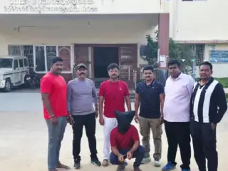 Pune Crime News | भररस्त्यात जबरी चोरी करणार्‍या, मोक्का कारवाई झालेल्या टोळीतील 5 वर्षे फरार असलेल्या गुंडाला गुन्हे शाखेच्या युनिट ३ च्या पथकाने आंध्र प्रदेशातून केले जेरबंद, रामदेव बाबा ढाब्यावर करत होता काम