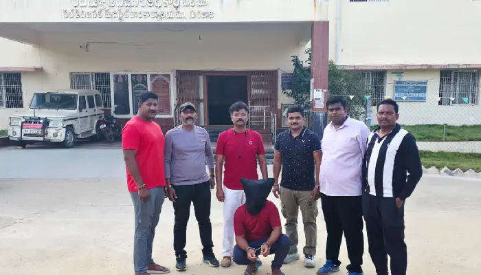 Pune Crime News | A wanted criminal—a member of a gang previously booked under the MCOCA (Maharashtra Control of Organised Crime Act) for committing armed robberies in public—has been apprehended by the Crime Branch Unit 3 team in Andhra Pradesh. The suspect had been on the run for five years and was found working at a 'Ramdev Baba Dhaba'.