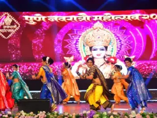 Pune Navratri Mahotsav | 32 व्या पुणे नवरात्रौ महोत्सवात सलग 12 तास रंगला लावणीचा धमाका !